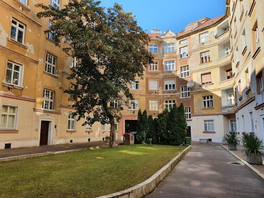 Lovely & Unique Apt In The Historic Center. Μπρατισλάβα Εξωτερικό φωτογραφία