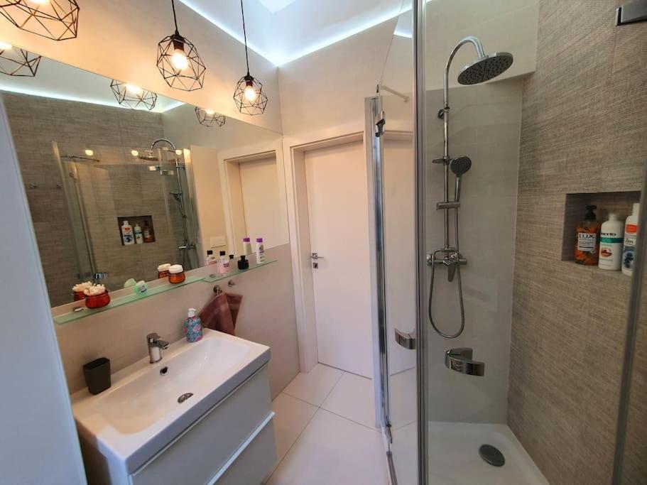 Lovely & Unique Apt In The Historic Center. Μπρατισλάβα Εξωτερικό φωτογραφία